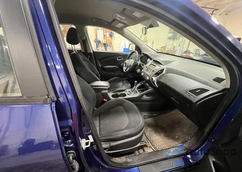 2010 Hyundai Tucson Gls z USA, uszkodzony, nr VIN KM8JT3AC3AU092863